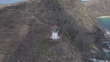 Vista-Aérea-Del-Faro-De-Makapuu-En-Un-Soleado-Día-Hawaiano-órbita-2