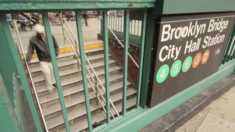 New-York-City-Subway-Entrance,-Time-Lapse