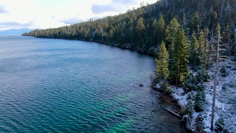 Emerald-Bay-shoreline-with-pine-trees-at-lake-Tahoe,-California