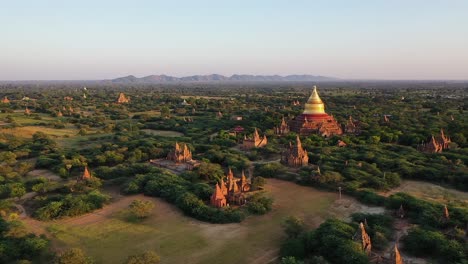 Empuje-Aéreo-Hacia-El-Templo-De-La-Pagoda-Dhammayazika-Al-Amanecer,-Pwasaw,-Myanmar