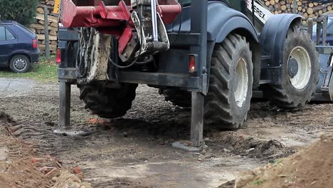 Digger-Excavando-La-Tierra-Del-Sitio-De-Construcción-En-República-Checa