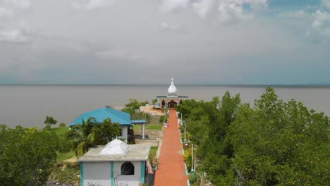 Templo-En-El-Paseo-Marítimo-En-Trinidad