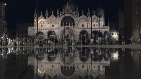 Patriarchal-Cathedral-Basilica-of-Saint-Mark-in-the-night-with-reflection