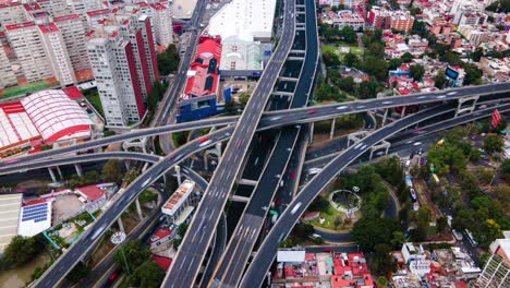 Aerial-drone-shot-of-a-busy-avenue-in-Mexico-city