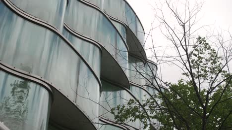 Glass-Bands-Exterior-Of-The-Iconic-Hotel-Renaissance-In-Avenue-de-Wagram,-Paris,-France