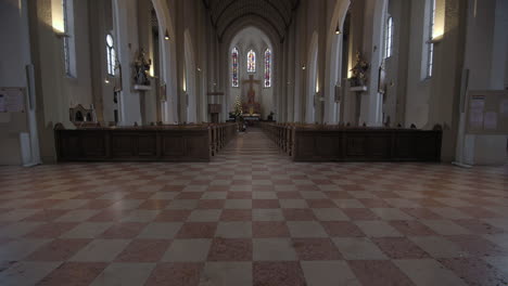 Dentro-De-St.-Iglesia-De-Andrä,-Salzburgo,-Austria