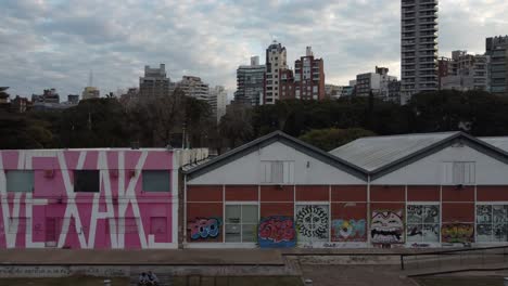 Luftaufnahmen-Des-Graffiti-Parque-España-In-Rosario,-Argentinien