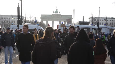 Crowd-and-police-gathered-peacefully-near-the-Brandenburg-Gate-during-Article-13-protest,-Berlin-Germany