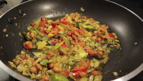 Close-up,-Frying-Veggies-for-food-in-a-frying-pan---Concep-of-brain-frying-showing-with-vegetables