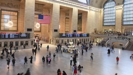 Interior-of-the-historic-hall-at-Grand-Central-Station-in-Manhattan-with-lots-of-people-coming-and-going