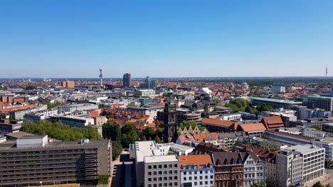 Eine-Luftaufnahme-über-Hannover,-Deutschland-Mit-Vielen-Historischen-Kirchen-Und-Sehenswürdigkeiten-Zu-Sehen