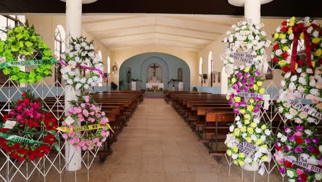 Momentos-Antes-De-Una-Ceremonia-En-Una-Iglesia-De-Bonaire.