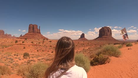 MONUMENT-VALLEY-UTAH-ARIZONA-WOMEN-STANDS-FRONT-MITTENS-MESA-SAND-DAY-SUMMER-DESERT-OLJATO-HIKE