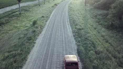 Alter-Lkw,-Alte-Straße-Auf-Dem-Land,-Paar-Ländlicher-Lebensstil