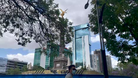 Zeitraffer-An-Einem-Sonnigen-Tag-Im-Paseo-De-La-Reforma-In-Mexiko-Stadt