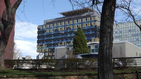 Vista-Del-Desarrollo-Del-Nuevo-Hospital-Royal-Hobart-Desde-La-Rotonda-ABC-En-Tasmania,-Australia