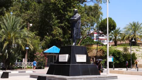 Monumento-De-Ataturk-Junto-A-La-Puerta-De-Kyrenia-En-El-Norte-De-Nicosia