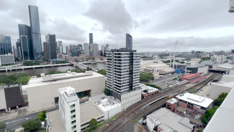 Con-Vistas-A-La-Estación-De-Tren-De-South-Brisbane-Hacia-La-Ciudad-De-Brisbane.