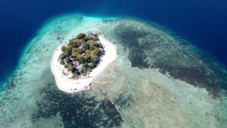 Imágenes-De-Drones-De-La-Isla-De-Samalona,-Sulawesi,-Indonesia