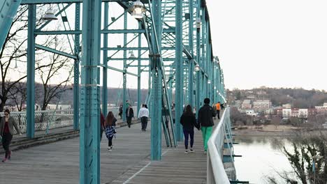 Timelapse---Chattanooga---Puente-Peatonal-De-La-Calle-Nogal