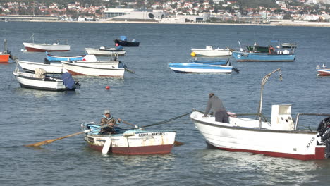 Boat-owners-moving-its-boat-to-not-aground-in-the-margin-of-the-river-of-the-Tejo's-River-in-Lisbon,-Portugal