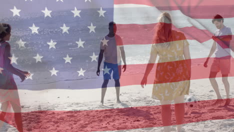 Animation-Der-US-Flagge-über-Verschiedenen-Freunden,-Die-Am-Strand-Fußball-Spielen
