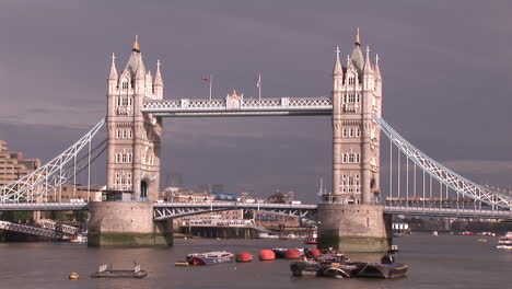 Beautiful-Light-on-London-Bridge
