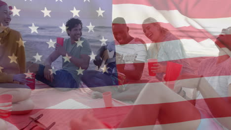Animation-Der-Flagge-Der-USA-über-Fröhlichen,-Unterschiedlichen-Freunden-Bei-Einer-Strandparty-Im-Sommer