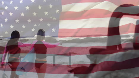 Animation-Der-Flagge-Der-USA-über-Glücklichen,-Unterschiedlichen-Frauen-Mit-Surfbrettern-Am-Strand-Im-Sommer