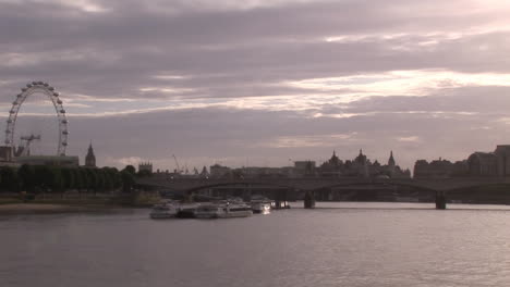 London-City-and-Thames-River-4