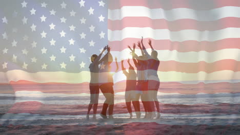Animation-Der-Amerikanischen-Flagge-über-Verschiedenen-Freunden,-Die-Bei-Sonnenuntergang-Am-Strand-Tanzen
