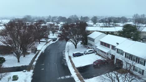 Starker-Schneefall-Auf-Amerikanischen-Nachbarschaft-Im-Winter