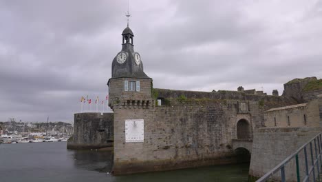 Ville-Close,-Mittelalterliche-Stadtmauer-Von-Concarneau,-Bretagne,-Frankreich