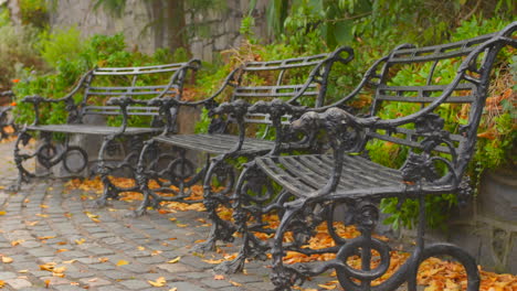 Lonely-old-benches-in-a-park-of-Dublin,-Ireland-during-daytime
