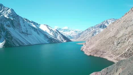 El-Yeso-Reservoir-Künstliche-Lagune-Cajon-Del-Maipo,-Land-Chile