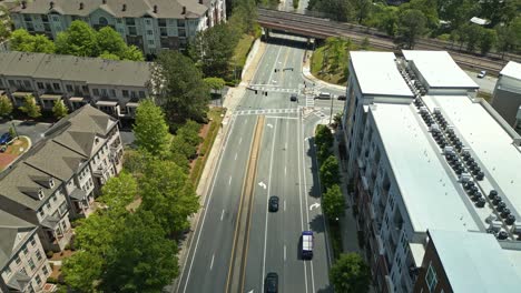 Road-Traffic-Around-Uptown-Residential-District-On-Buckhead-In-Atlanta,-Georgia,-USA