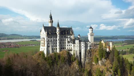 Famoso-Castillo-De-Neuschwanstein-En-Baviera,-Alemania