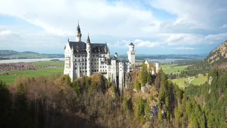Schloss-Neuschwanstein-In-Den-Bayerischen-Alpen,-Deutschland
