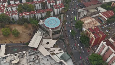 Antena-De-Hiperlapso-De-La-Zona-Sur-De-La-Ciudad-De-México,-Helipuerto-En-Medio-De-Zonas-Residenciales