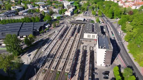 Estación-De-Tren-Del-Báltico-De-Tallin:-Toma-Cinematográfica-Con-Drones