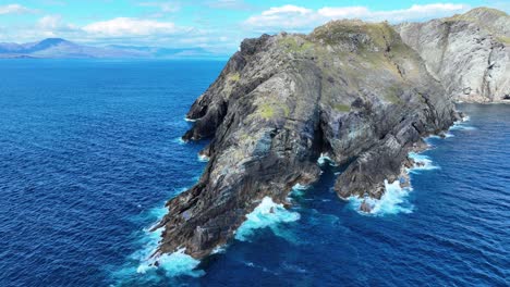 Ireland-Epic-locations-landscape-wild-beauty-Sheeps-Head-Peninsula-West-Cork-and-Lighthouse-dramatic-landscape