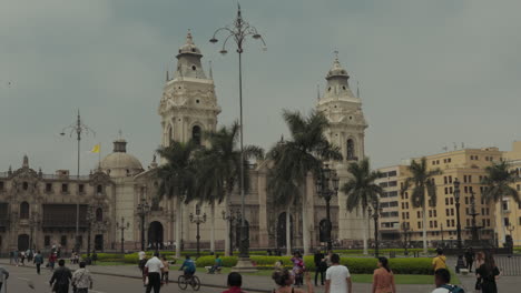 Basílica-Catedral-En-El-Centro-Histórico-De-Lima-Perú
