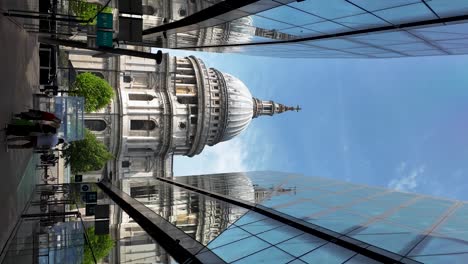 Vertical-shot-of-St-Pauls-Cathedral-from-One-New-Change-