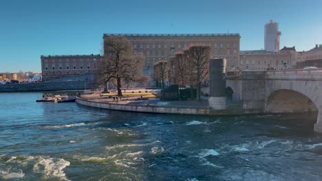 Royal-Swedish-Palace-in-Stockholm,-Sweden-on-warm-sunny-day,-static-view