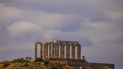 Temple-of-Poseidon-in-timelapse-with-clouds-and-sunlight,-creating-a-mesmerizing-scene