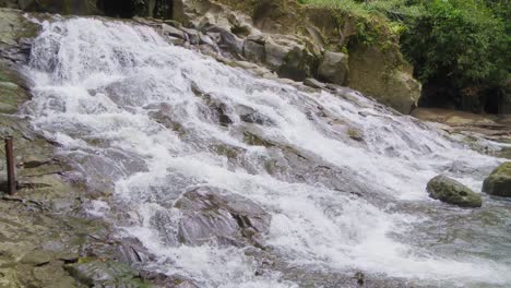 Wasserfall-Goa-Rang-Reng-Auf-Der-Insel-Bali-In-Indonesien