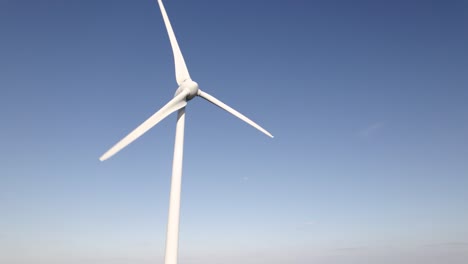 Windmühle-Für-Saubere-Energie-Vor-Einem-Klaren-Blauen-Himmel-In-Den-Niederlanden