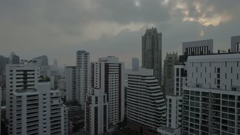 Increíble-Vista-Aérea-Del-Horizonte-De-La-Ciudad-De-Bangkok,-Tailandia