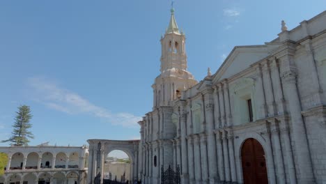 Experience-a-stunning-aerial-view-of-Arequipa-Cathedral,-starting-from-the-left-side-and-panning-left-to-reveal-its-towering-presence