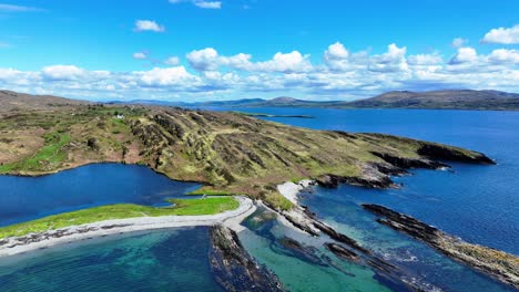 Irlands-Wilde-Schönheit,-Drohne-Fliegt-über-Einsamen-Strand-Und-Landzungen-Der-Sheep&#39;s-Head-Peninsula-Im-Westen-Von-Cork,-Irland,-Auf-Dem-Wild-Atlantic-Way